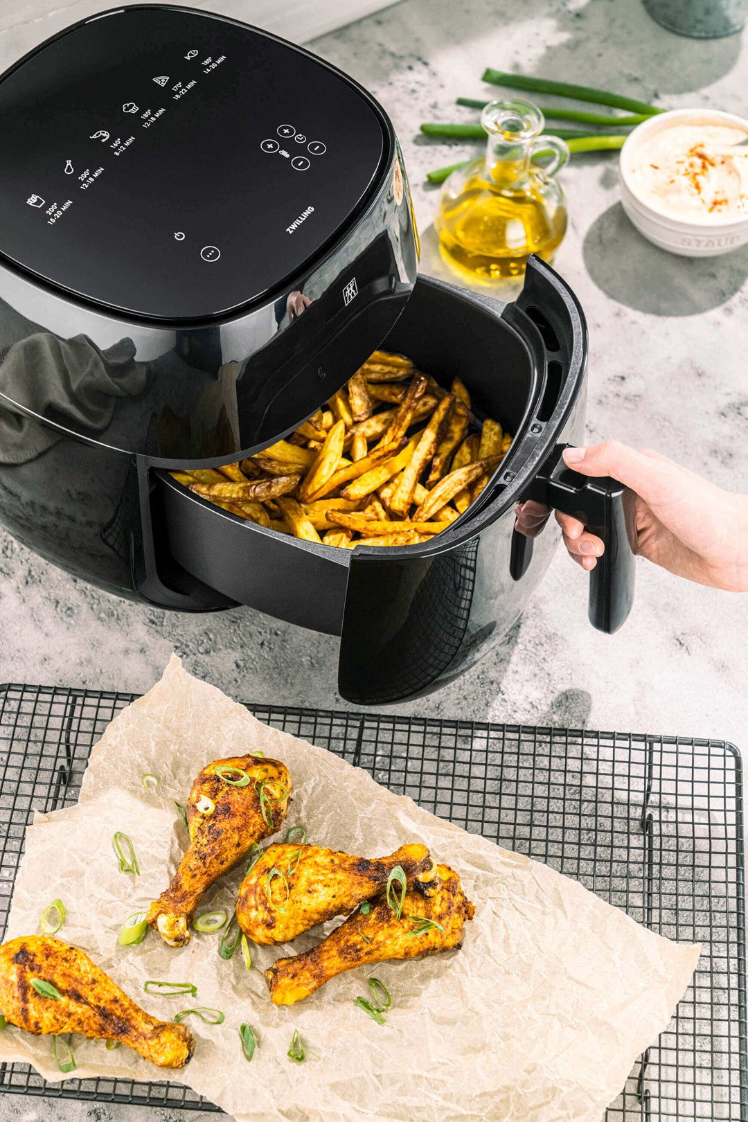 ZWILLING ENFINIGY Frytkownica beztłuszczowa 4 ltr, czarny