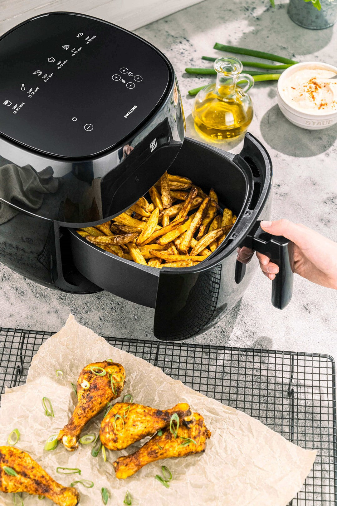 ZWILLING ENFINIGY Frytkownica beztłuszczowa 4 ltr, czarny