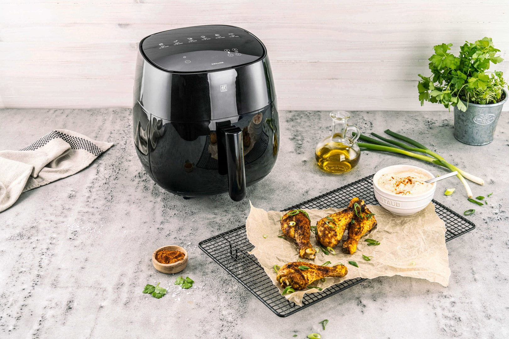 ZWILLING ENFINIGY Frytkownica beztłuszczowa 4 ltr, czarny
