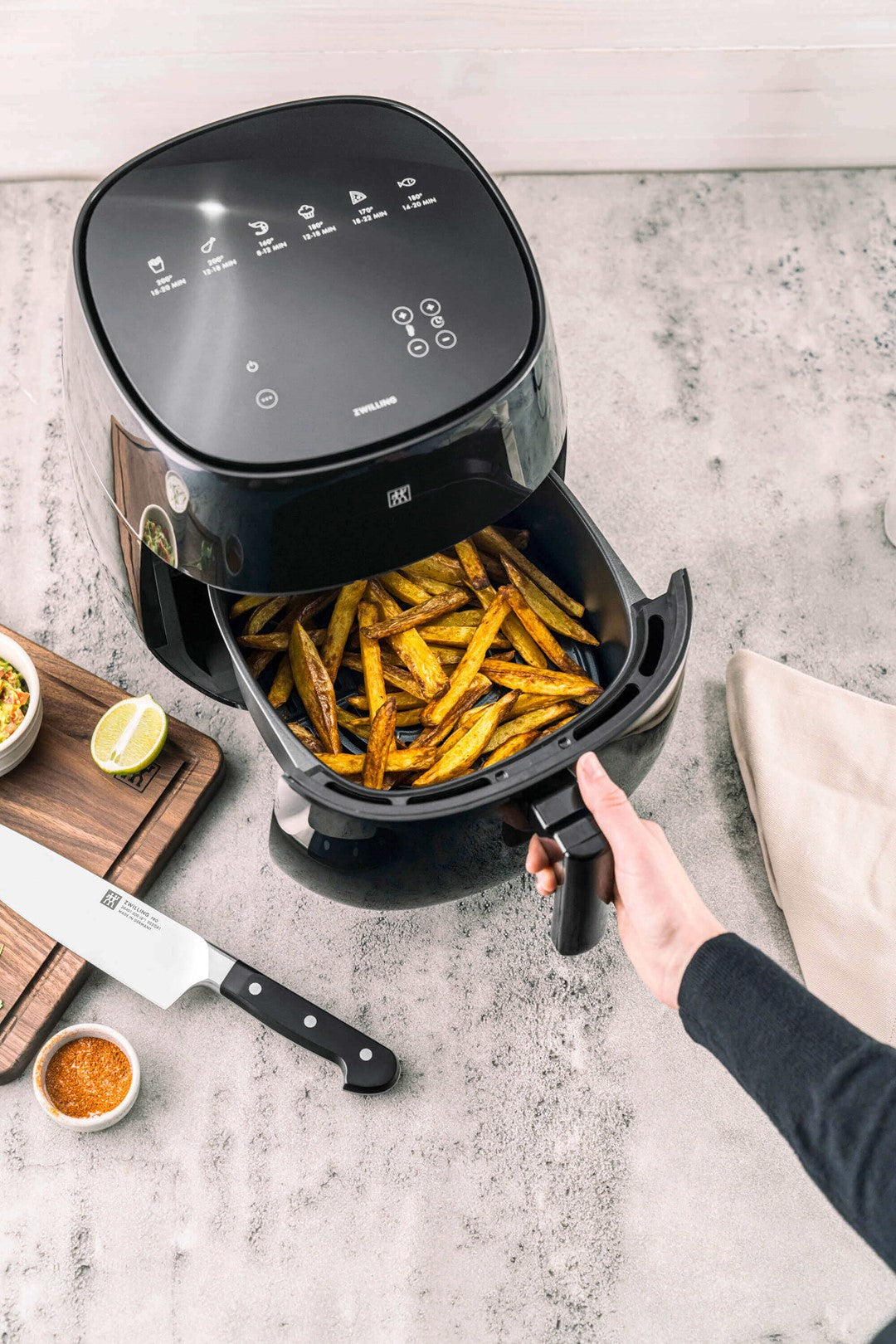 ZWILLING ENFINIGY Frytkownica beztłuszczowa 4 ltr, czarny