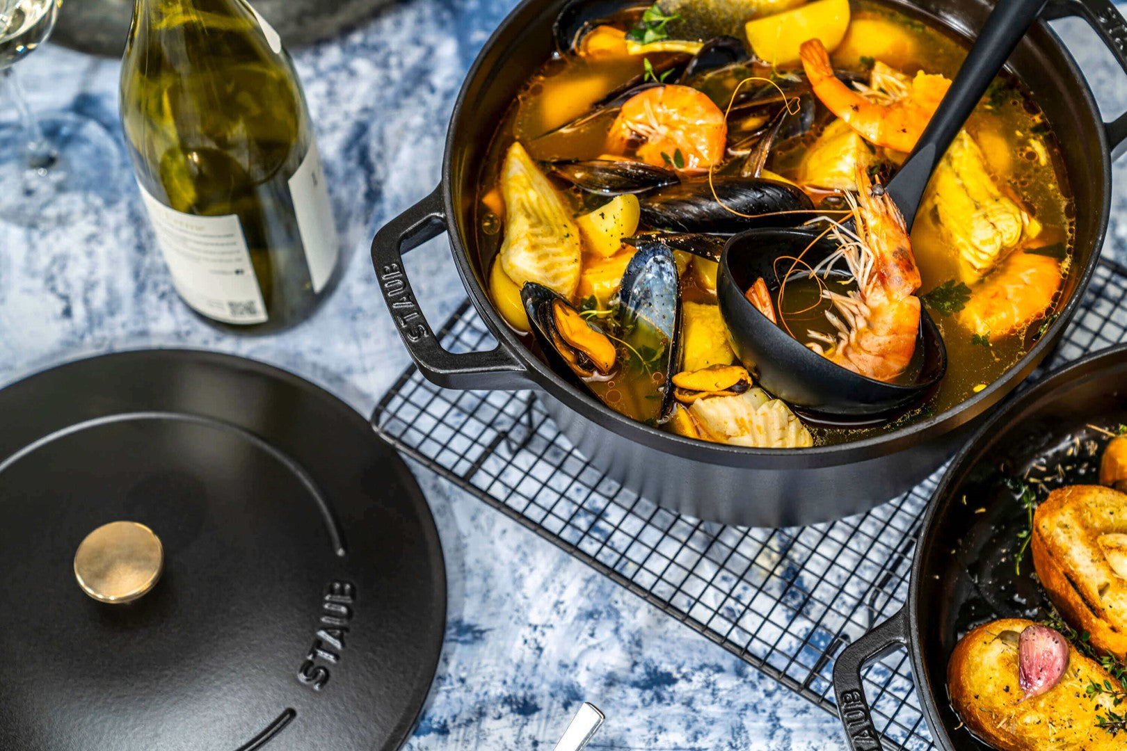 STAUB Zestaw 2 naczyń + pokrywka 24 cm czarny