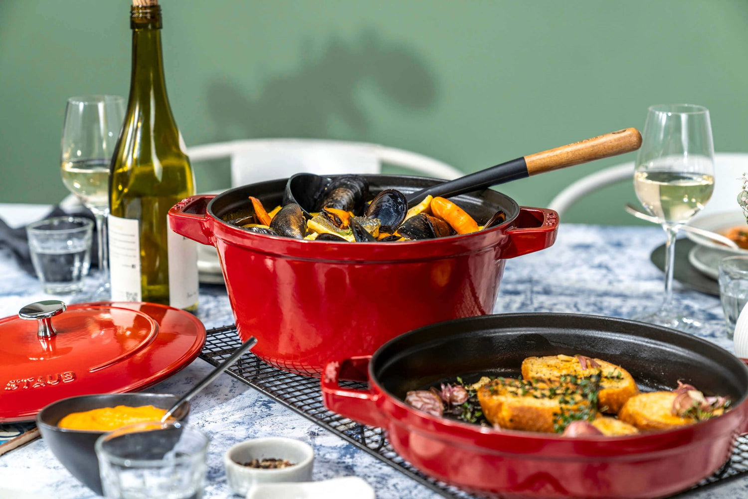 STAUB Zestaw 2 naczyń + pokrywka 24 cm czerwony