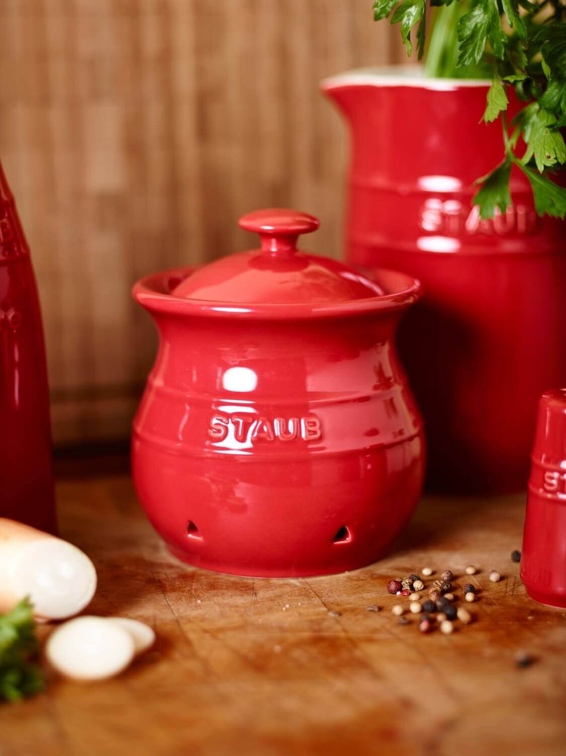 STAUB STORAGE Pojemnik do przechowywania czosnku 500 ml, czerwony