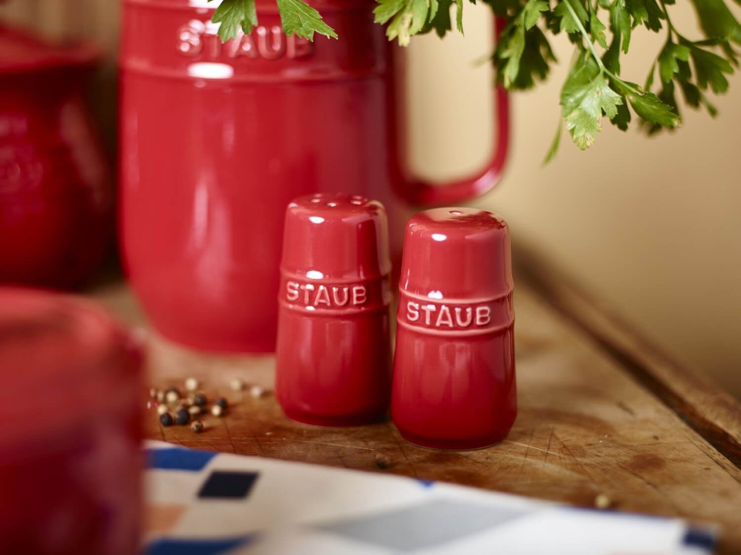 STAUB SERVING Zestaw do soli i pieprzu, czerwony