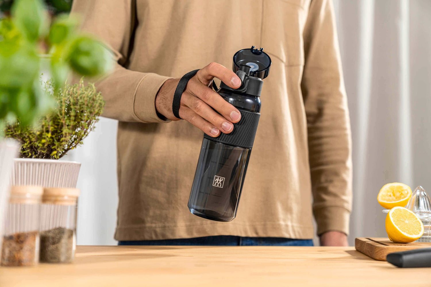 ZWILLING BOTTLE Tritan-Flasche 680 ml, schwarz