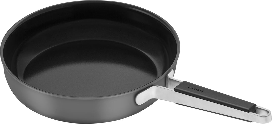 The translation to German is: **ZWILLING PURE Flache Pfanne 28 cm**.