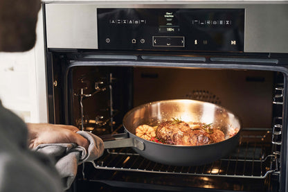 The translation to German is: **ZWILLING PURE Flache Pfanne 28 cm**.