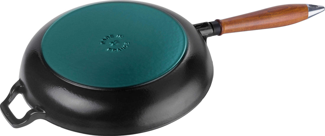 STAUB Gusseisenpfanne mit Holzgriff 24 cm