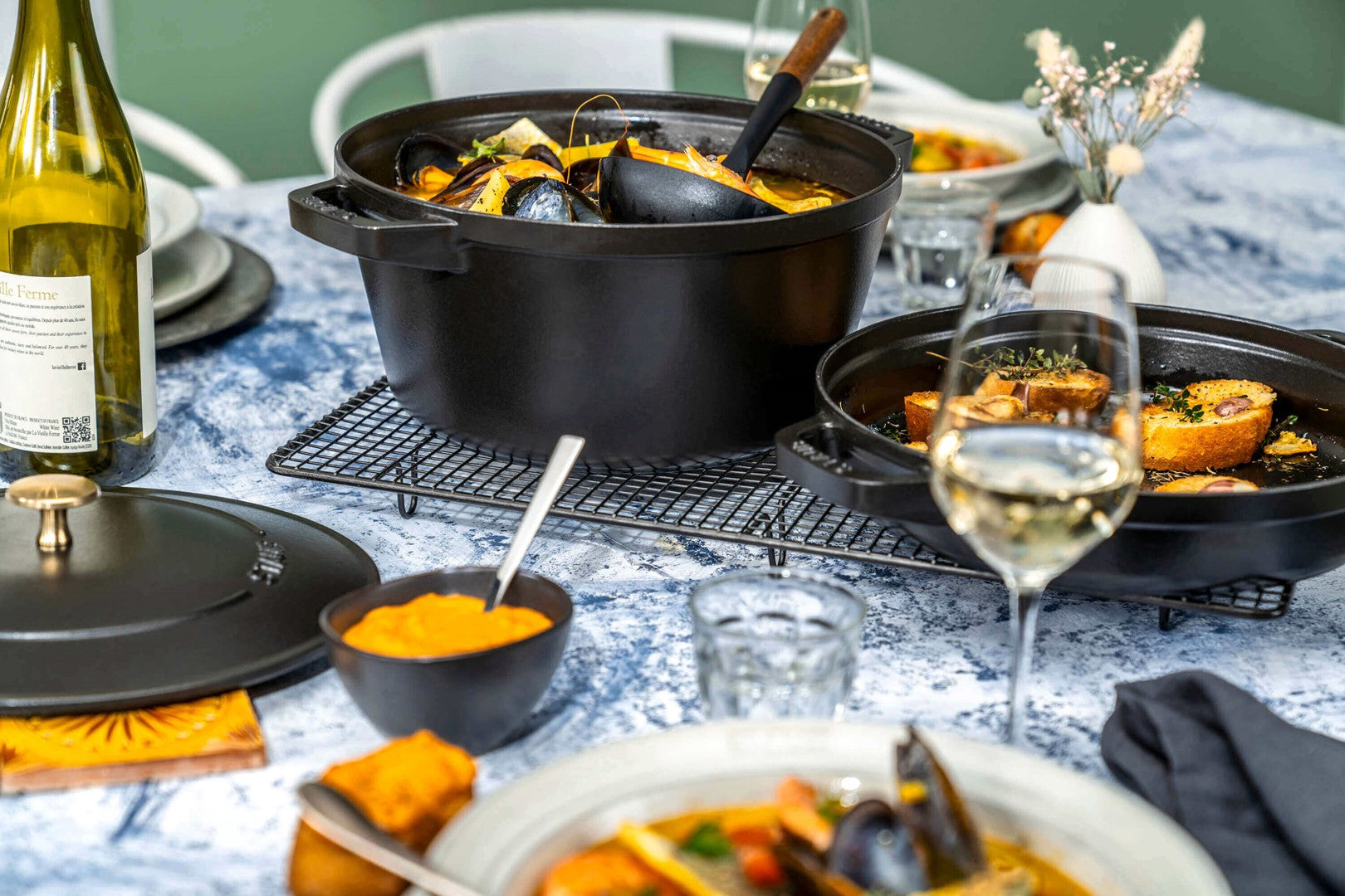 STAUB Zestaw 2 naczyń + pokrywka 24 cm czarny