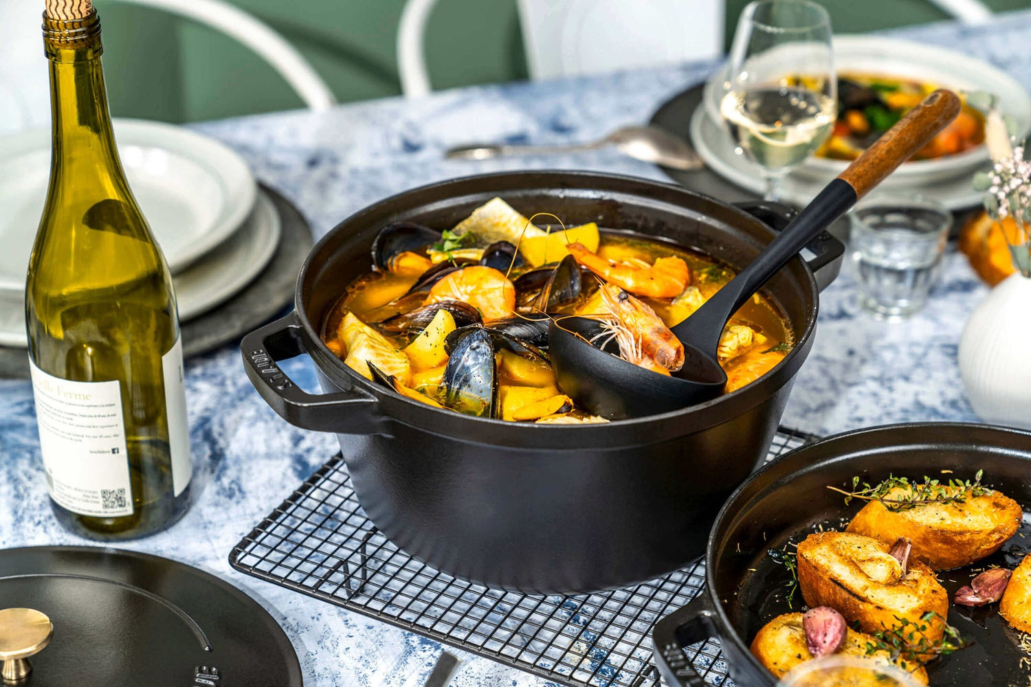 STAUB Zestaw 2 naczyń + pokrywka 24 cm czarny