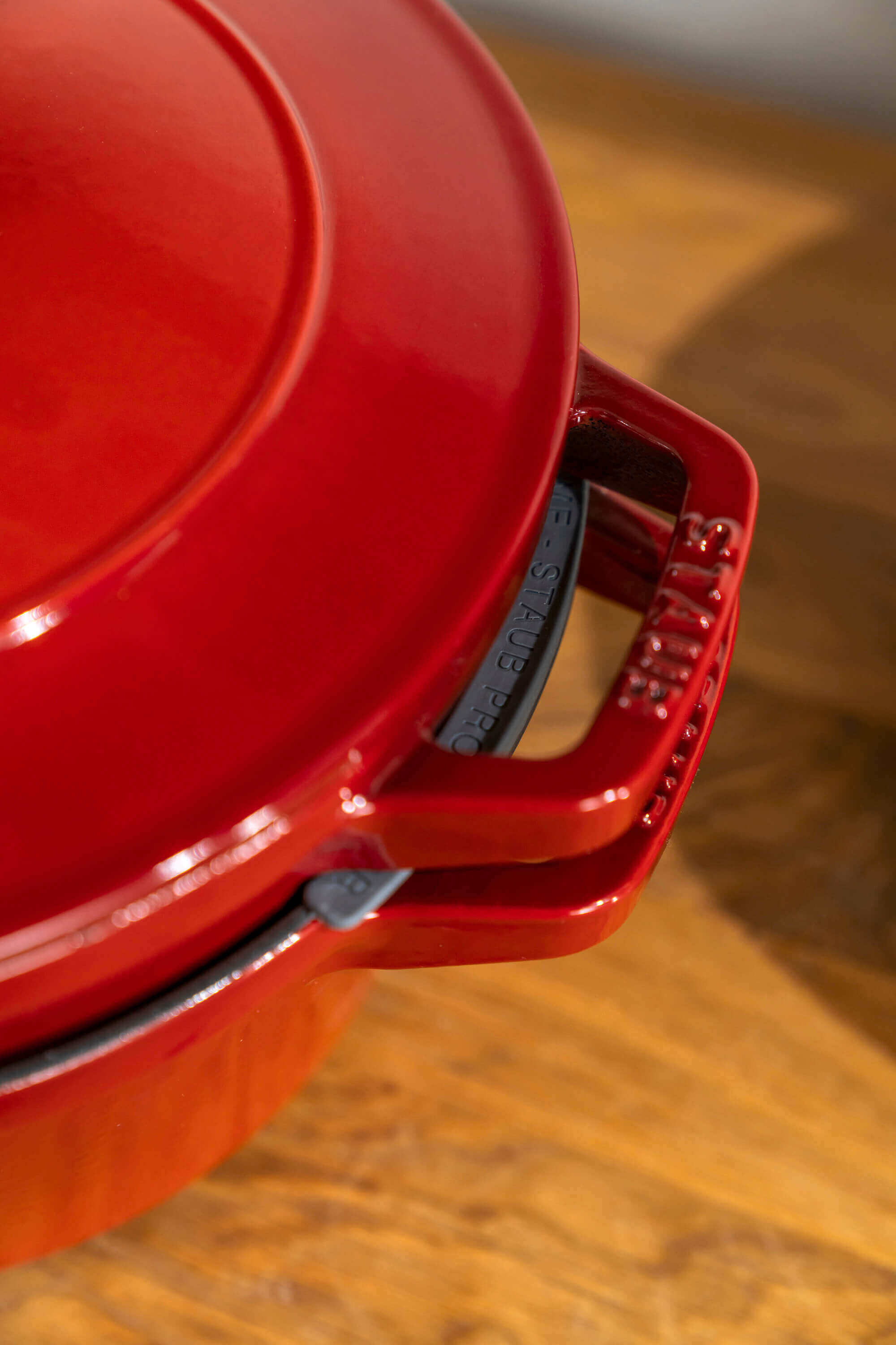 STAUB Zestaw 2 naczyń + pokrywka 24 cm czerwony