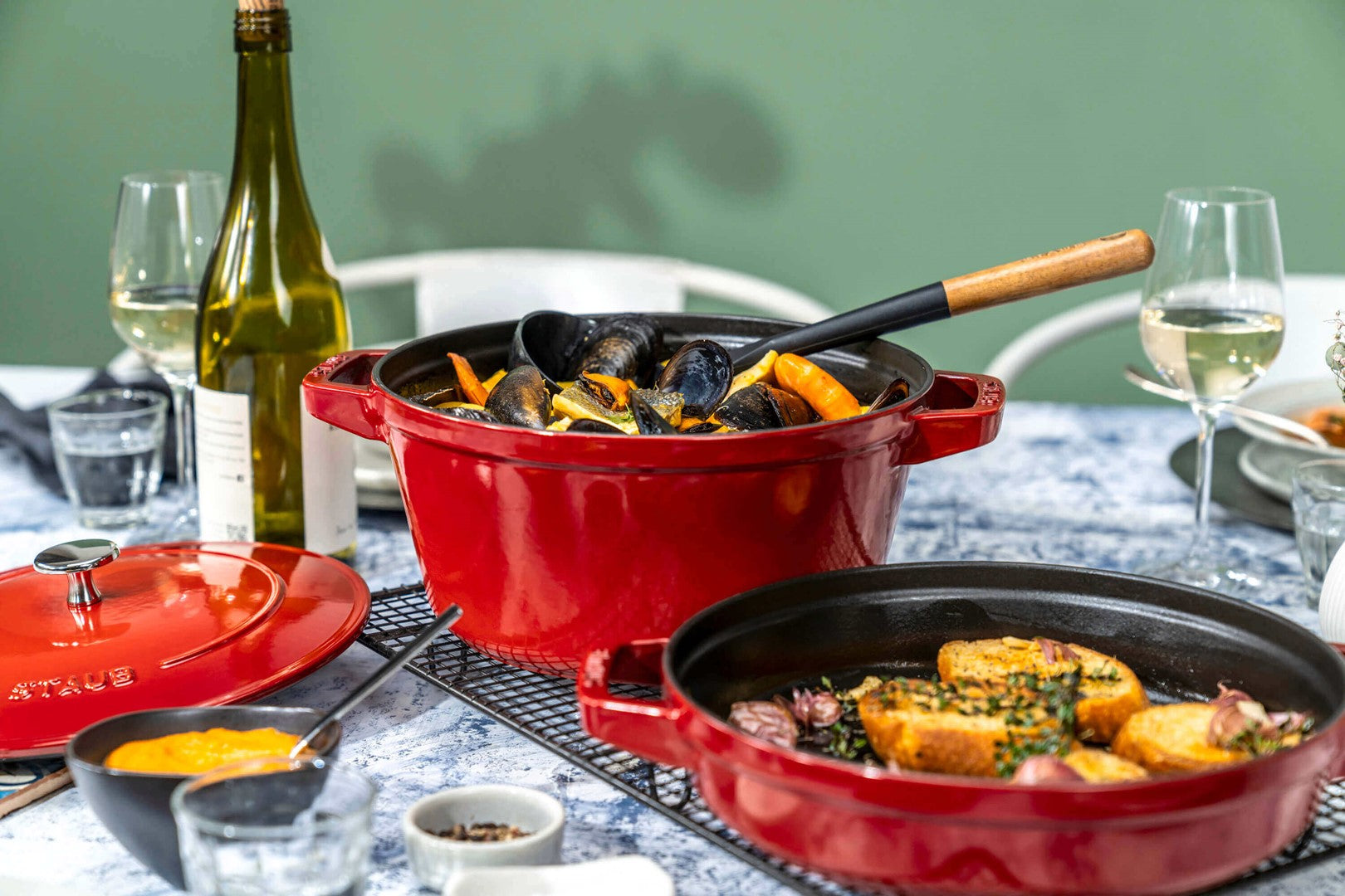 STAUB Zestaw 2 naczyń + pokrywka 24 cm czerwony