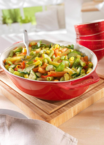 STAUB KOCHEN Ovaler Servierteller aus Keramik 2,3 l, rot