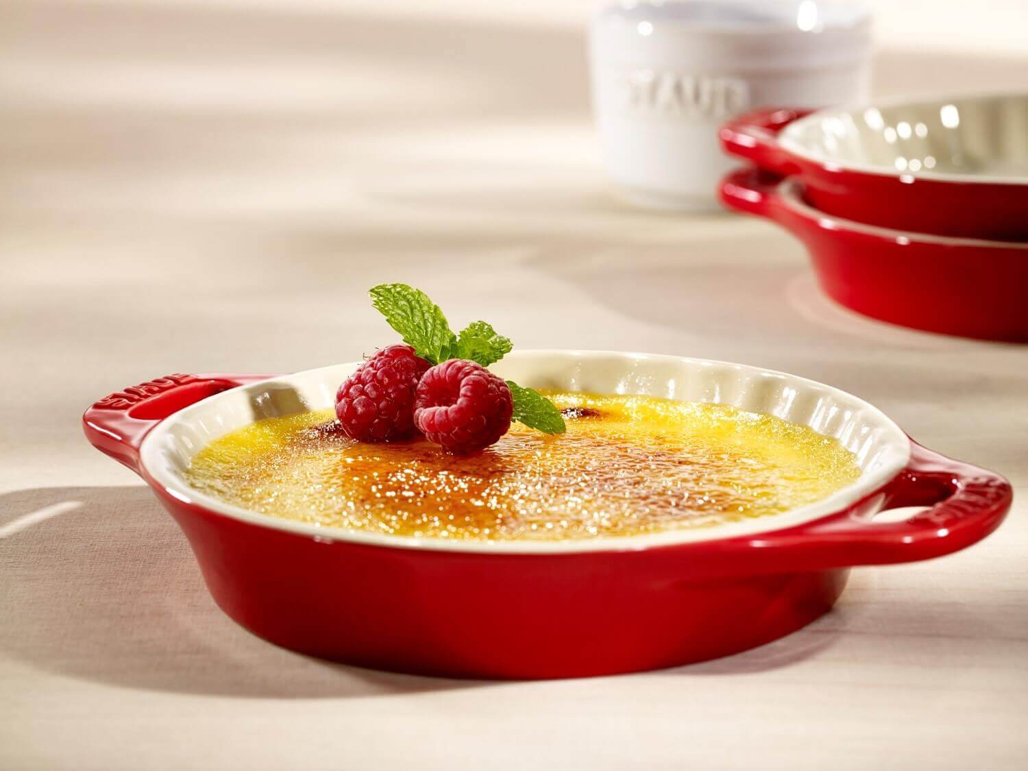 STAUB COOKING Okrągły półmisek ceramiczny do ciast 2 ltr, czerwony