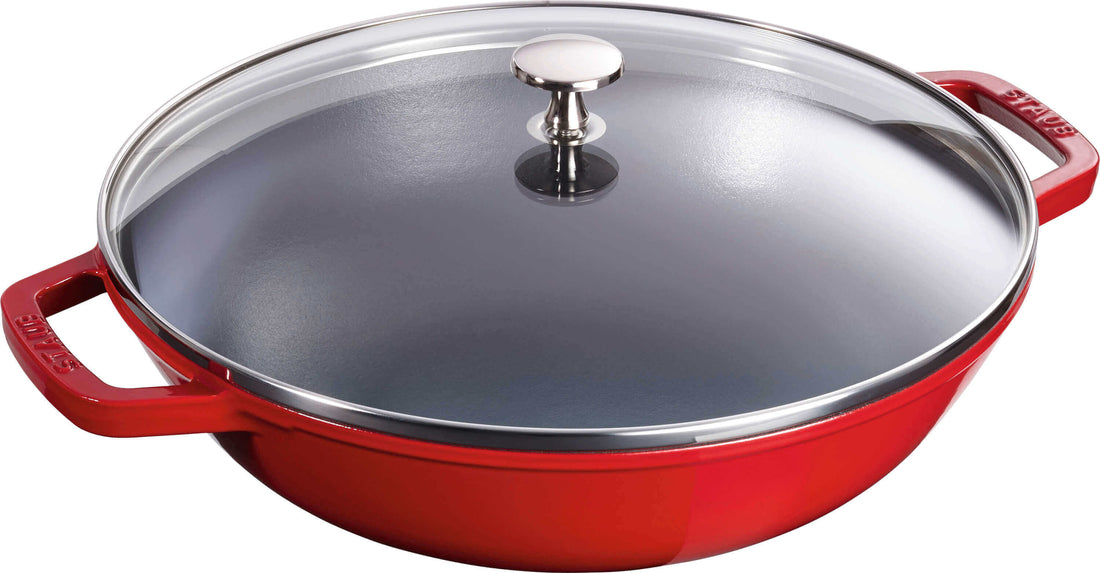STAUB Wok żeliwny z pokrywką 30 cm, czerwony