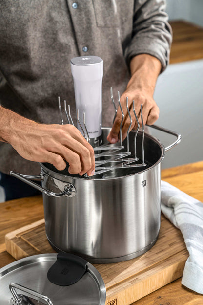 The translation of &quot;ZWILLING ENFINIGY Kratka do sous-vide&quot; to German is: &quot;ZWILLING ENFINIGY Sous-vide-Gitter&quot;.