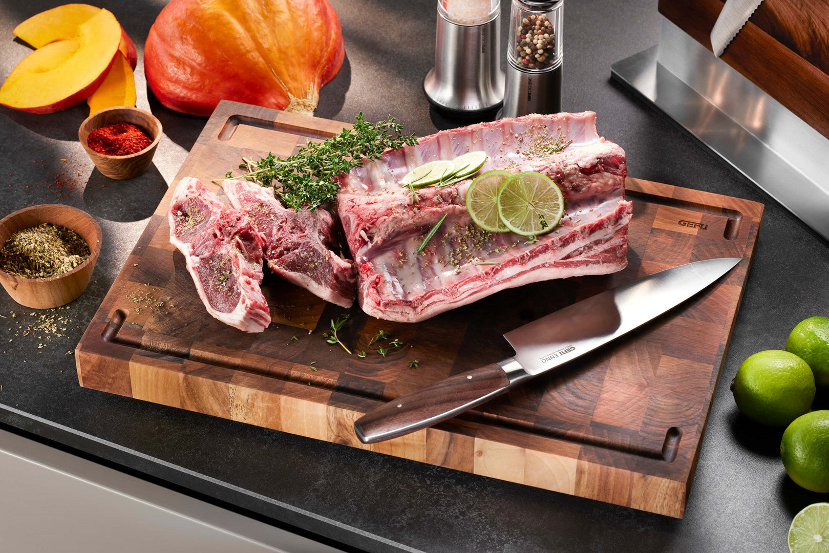 GEFU ENNO Schneidebrett aus Nussbaumholz 44 x 30 cm