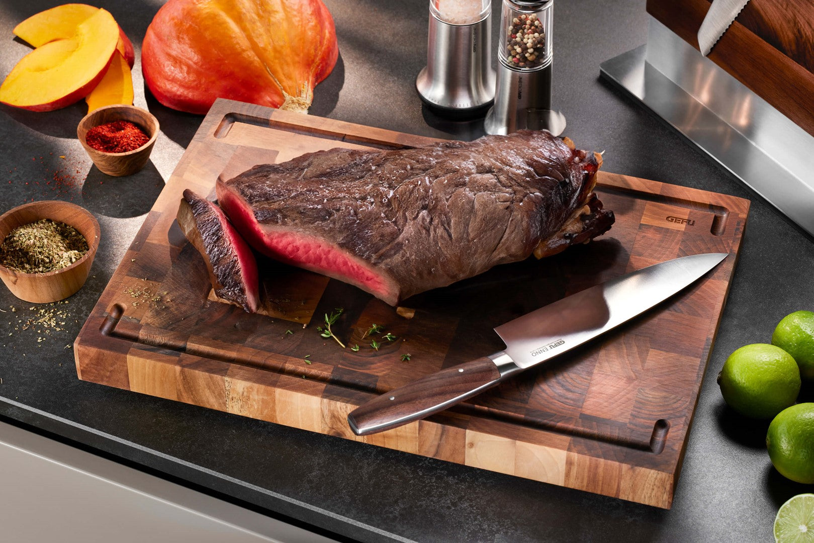 GEFU ENNO Schneidebrett aus Nussbaumholz 44 x 30 cm